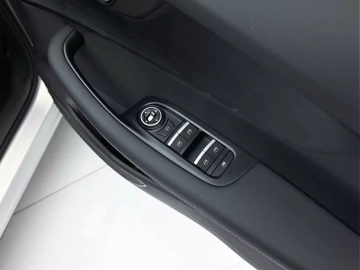 Vehicle Image for 23/25 for Chery Tiggo Cross 1.5 CSH HEV Comfort