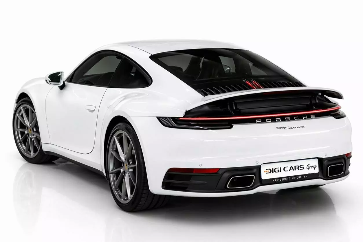 Vehicle Image for 4/21 for Porsche 911 Carrera Coupe