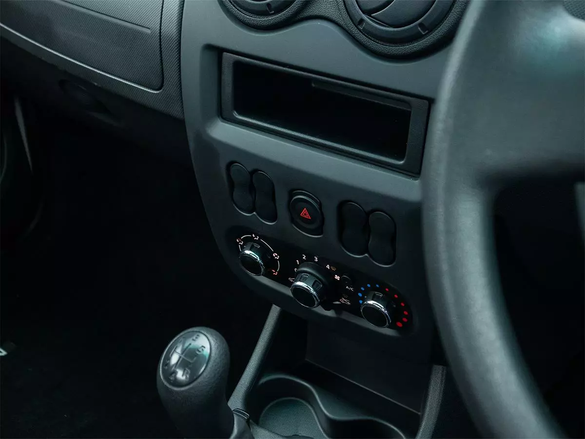 Vehicle Image for 10/14for Nissan NP200 1.6i (Aircon) Safety Pack