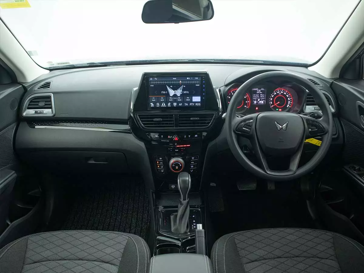 Vehicle Image for 18/23 for Mahindra XUV 3XO 1.2T MX2 Auto