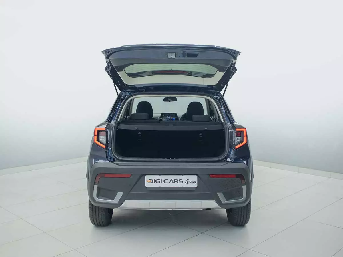 Vehicle Image for 13/23 for Mahindra XUV 3XO 1.2T MX2 Manual