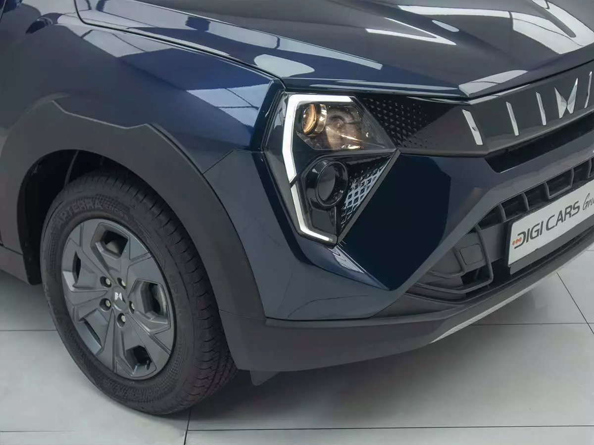 Vehicle Image for 8/23 for Mahindra XUV 3XO 1.2T MX2 Manual