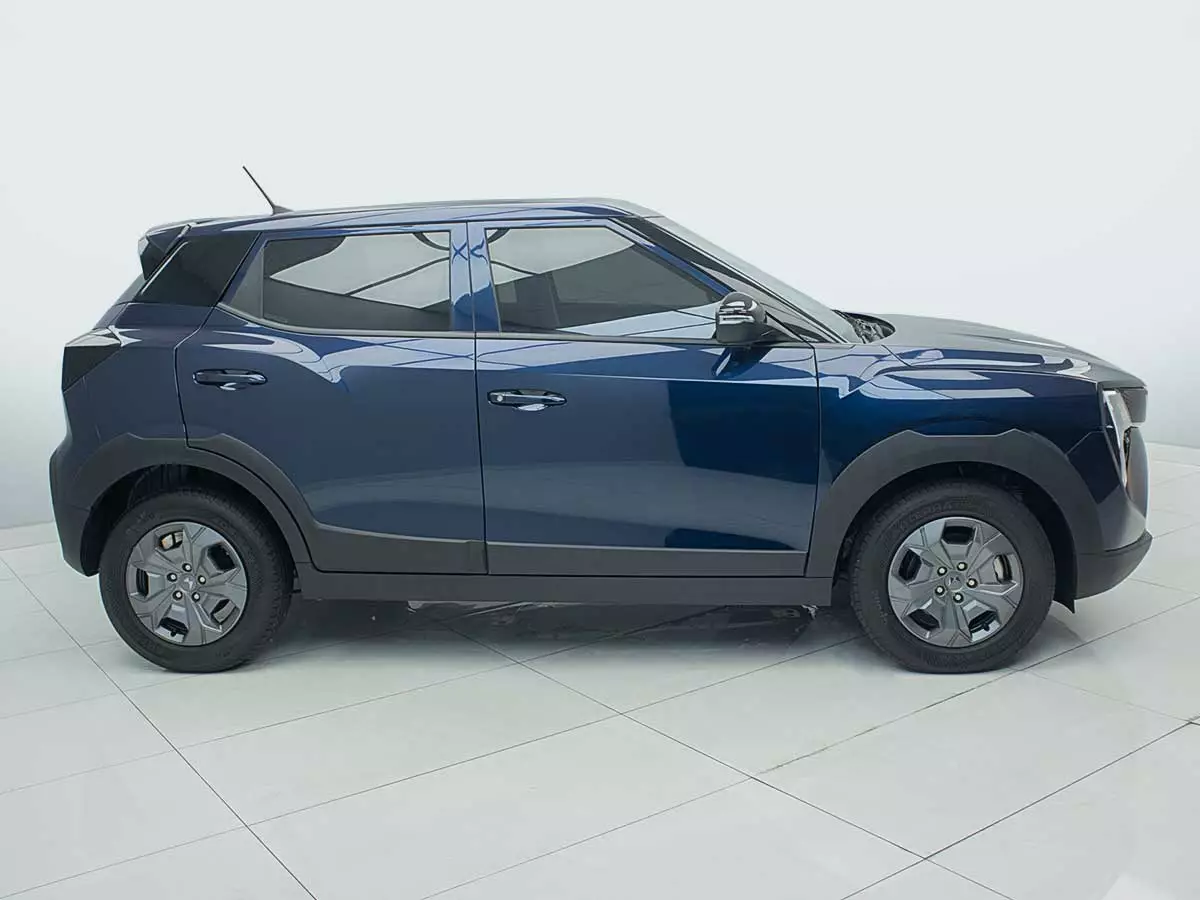 Vehicle Image for 4/23 for Mahindra XUV 3XO 1.2T MX2 Manual