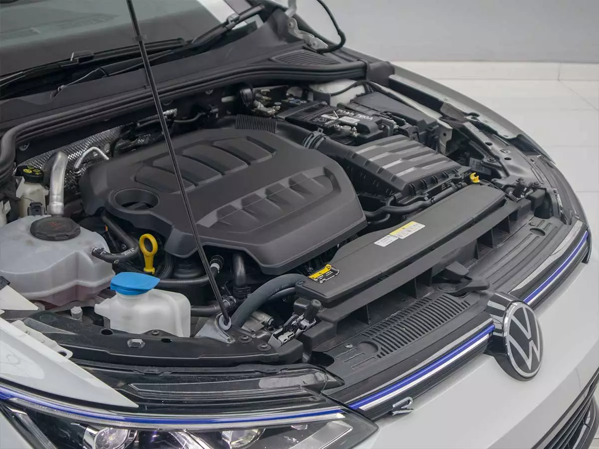 Vehicle Image for 8/23 for Volkswagen Golf R